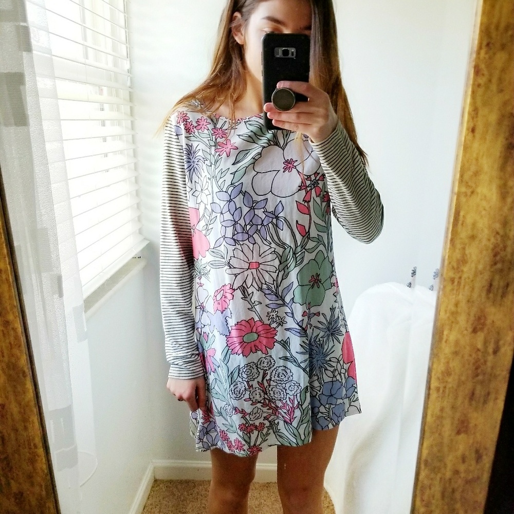 [ryder] pastel floral & beige striped shift t-shirt dress women’s size small